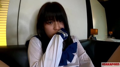 Ang 18 anyos nga Hapones nga babaye nga adunay gagmay nga mga suso nag-squirt ug orgasms nga adunay finger fucking ug sex toy. Asian nga babaye sa eskwelahan cosplay costume naghatag blowjobs sa amateur video. Mao 7 OSAKAORN.
